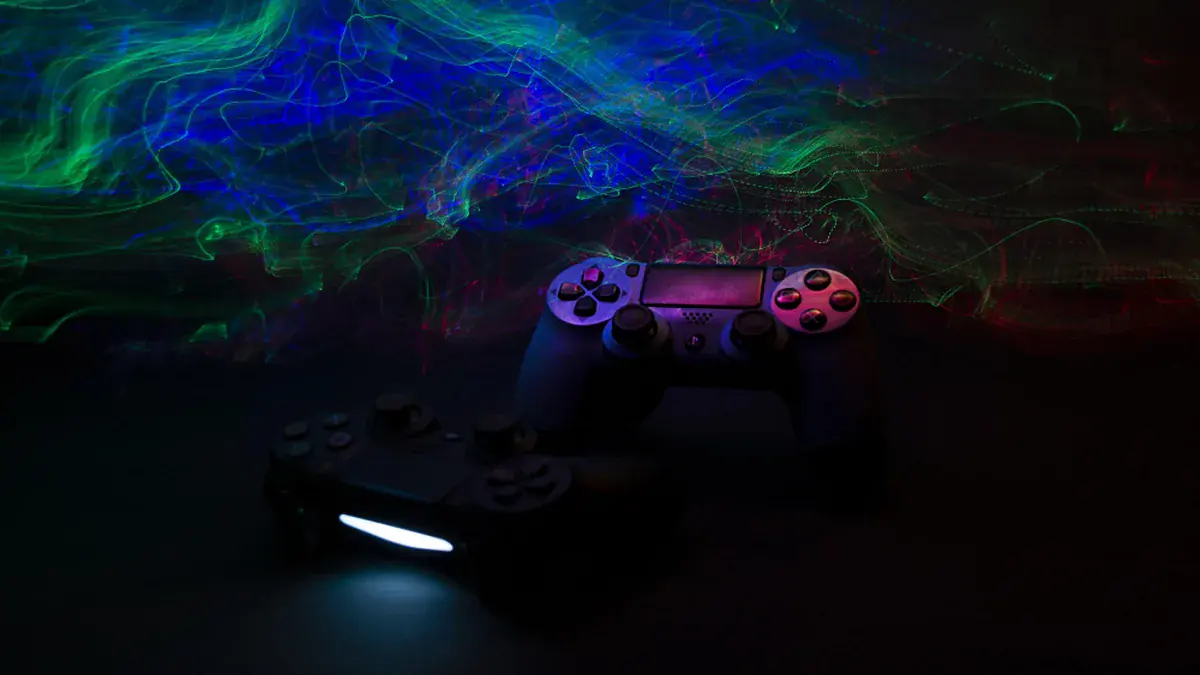 PlayStation 5 abierta mostrando el metal líquido en el procesador